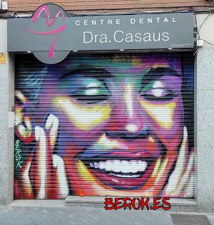 street art cara colorines retrato realista pop art dentista
